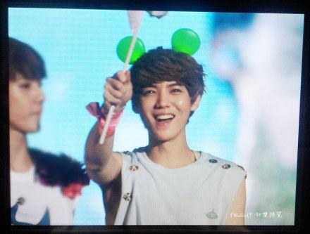 鹿晗内裤露出照片